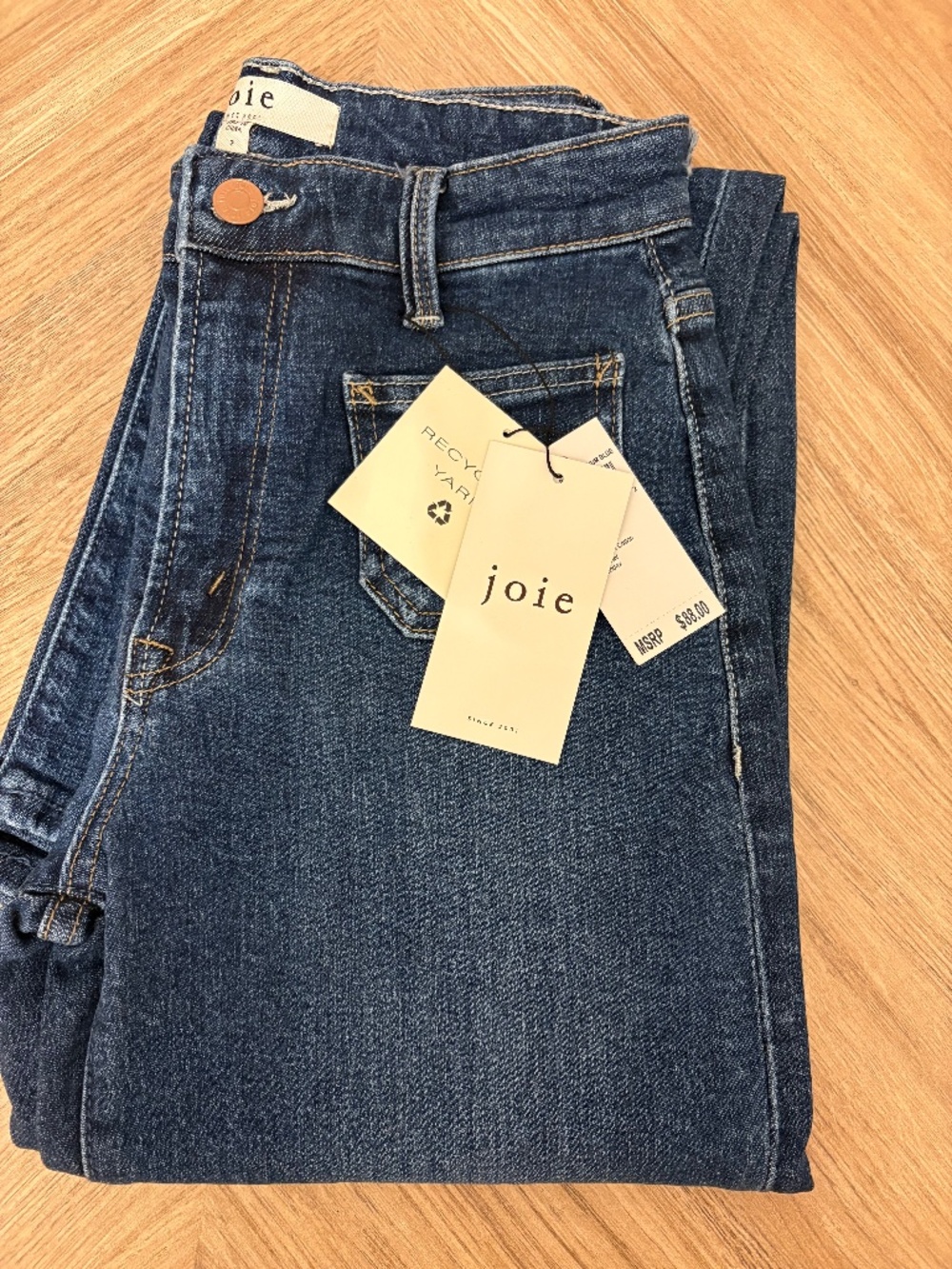 !!!NWT Joie Jeans size 2, 97%cotton, 4 pockets, blue, straight jeans.